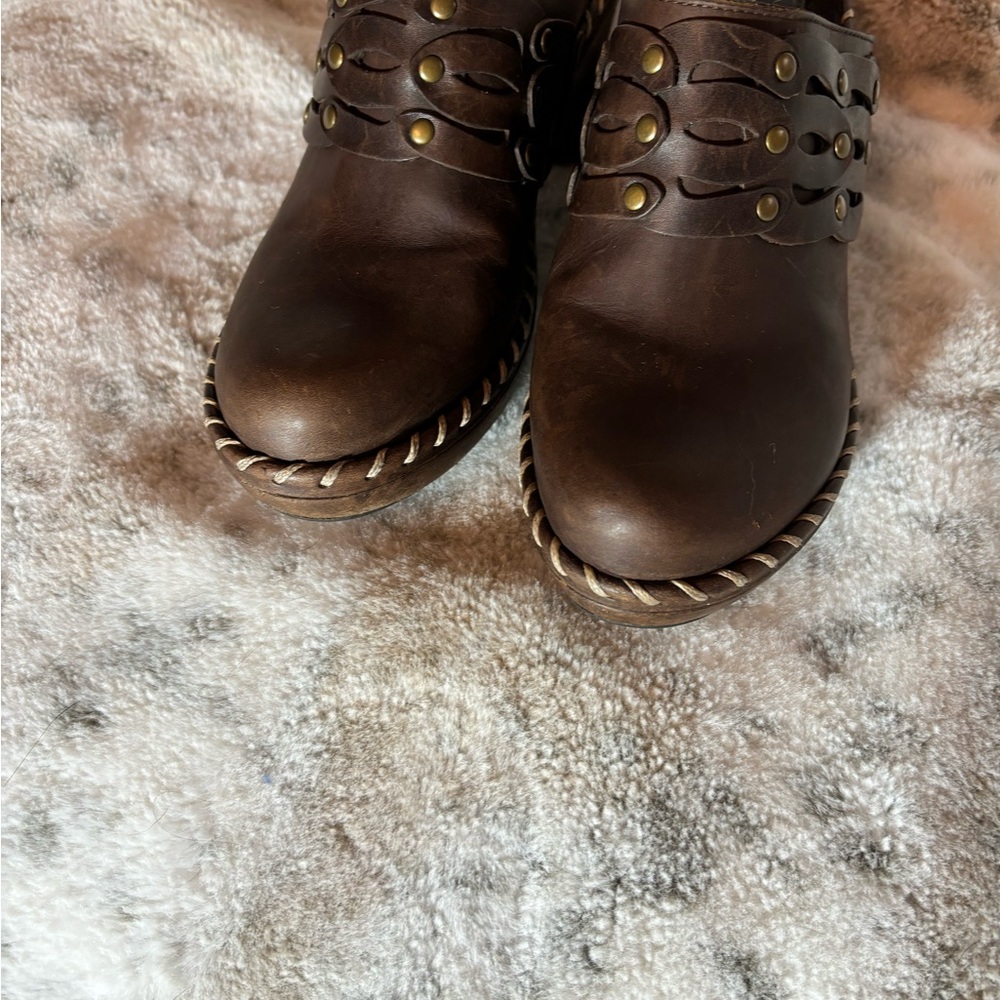 Frye - Picture 6 of 6
